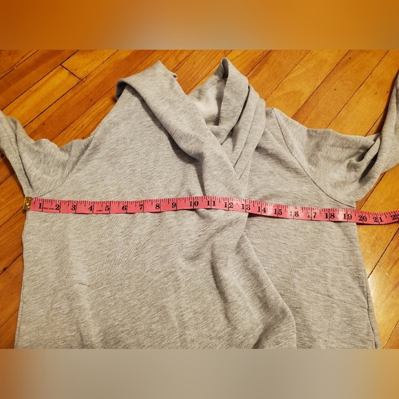 Velvet by Graham & Spencer open front cardigan. Light heathered grey. Size M. - Picture 9 of 11